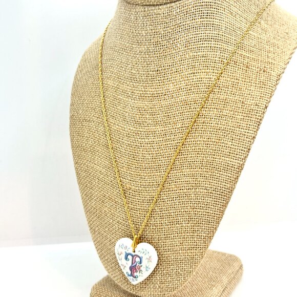 VINTAGE AVON FLORAL Monogram T Heart Pendant Necklace White Porcelain Gold Tone - Picture 4 of 14